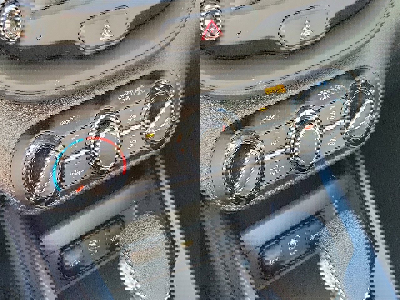 Used 2025 Kia Soul LX w/ LX Technology Package image 25