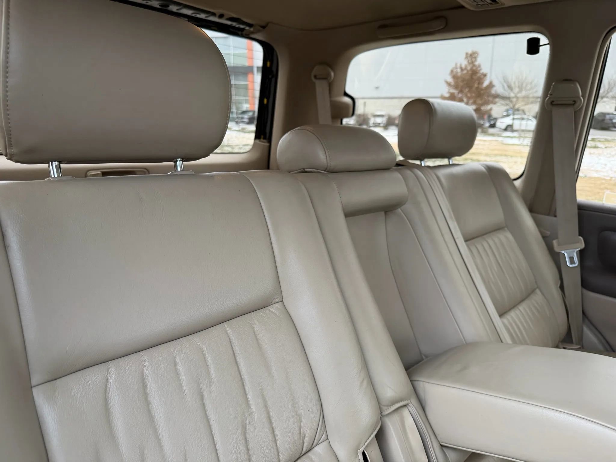 Used 2000 Toyota Land Cruiser Sport Utility 4D image 28