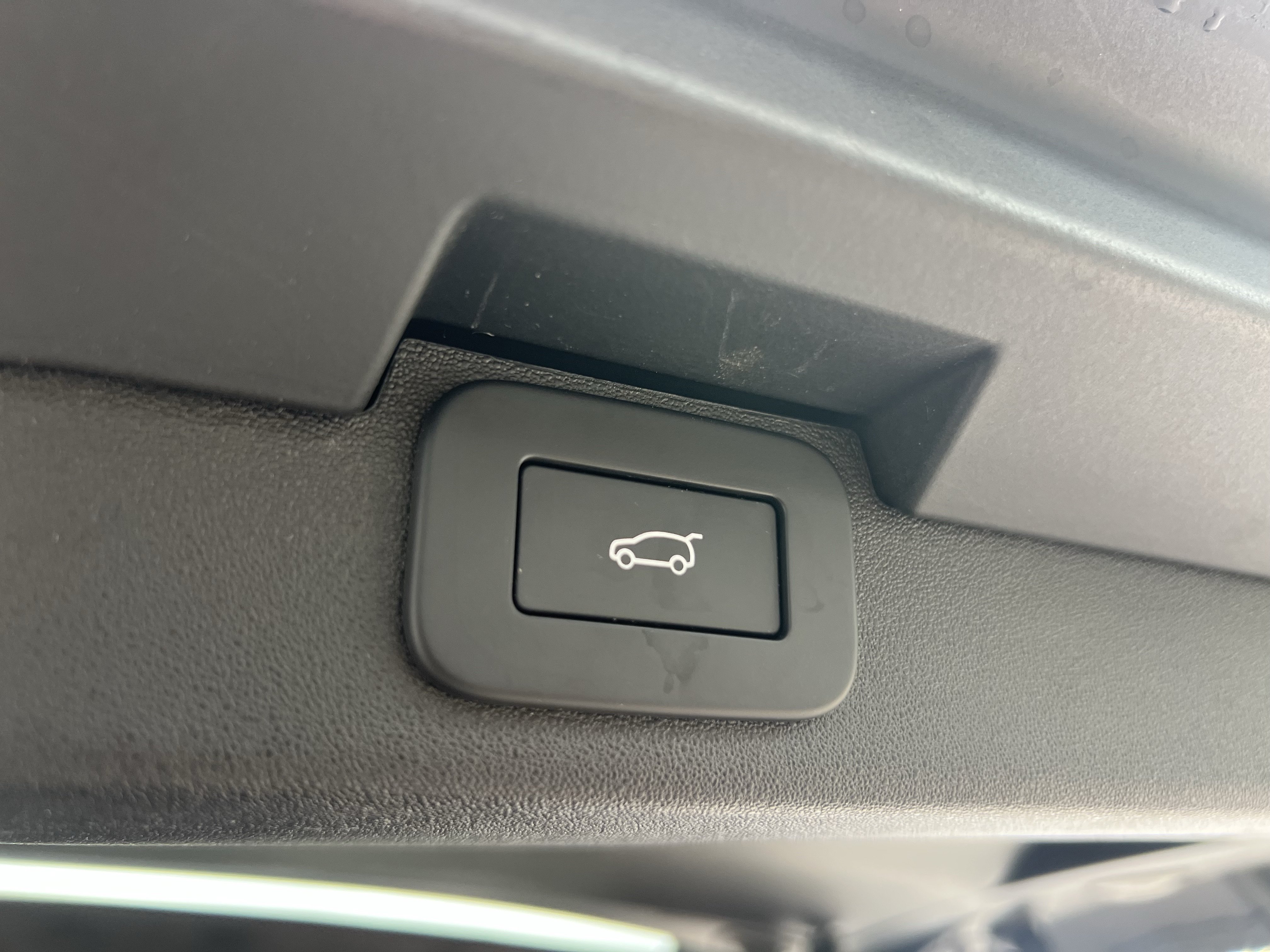 Certified 2025 Land Rover Discovery S AWD/4WD image 39