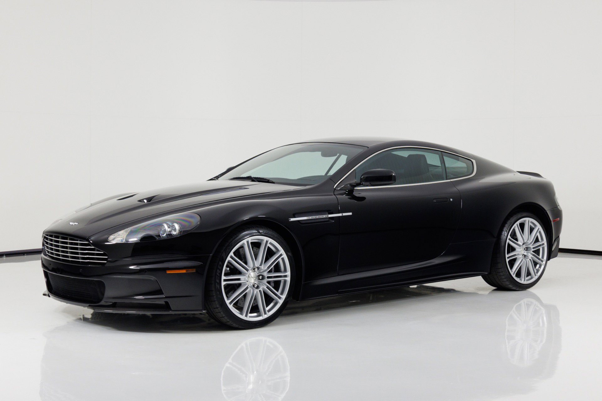 Used 2009 Aston Martin DBS Coupe RWD image 7