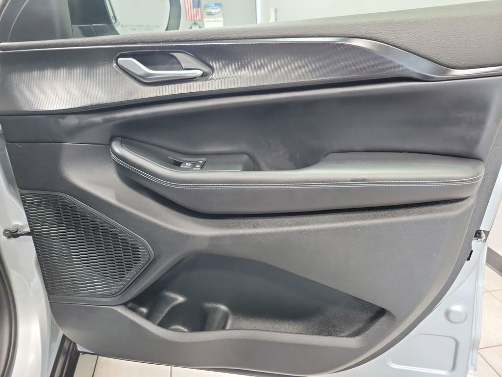 Used 2024 Jeep Grand Cherokee L Laredo AWD/4WD image 18