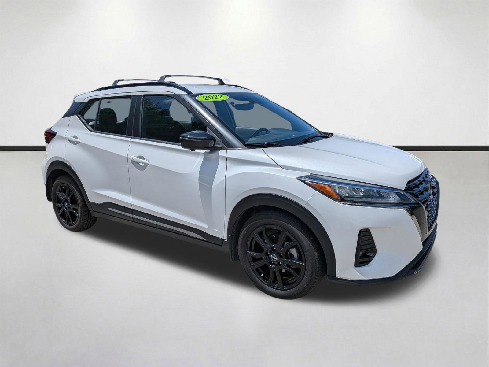 Used 2022 Nissan Kicks SR w/ Interior Electronics Package FWD image 2