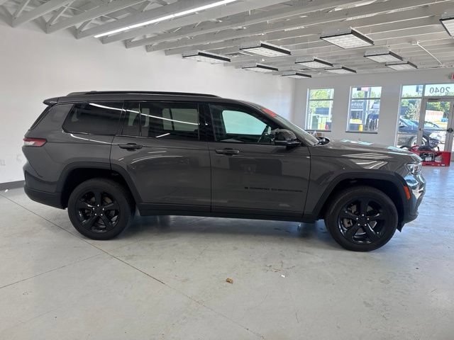 Used 2024 Jeep Grand Cherokee L Altitude AWD/4WD image 16