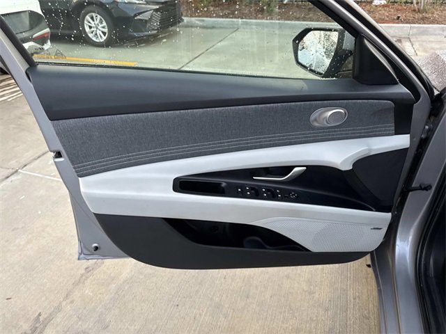 Used 2025 Hyundai Elantra Limited image 19