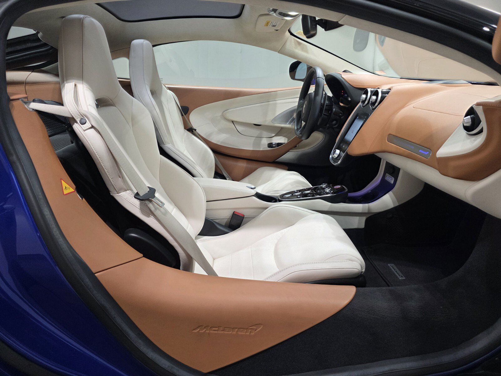 Used 2023 McLaren GT RWD image 17