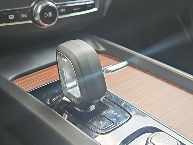 Used 2024 Volvo XC60 B5 Plus image 12