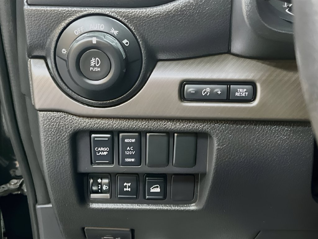 Used 2024 Nissan Titan PRO-4X w/ Pro-4x Convenience Package AWD/4WD image 10