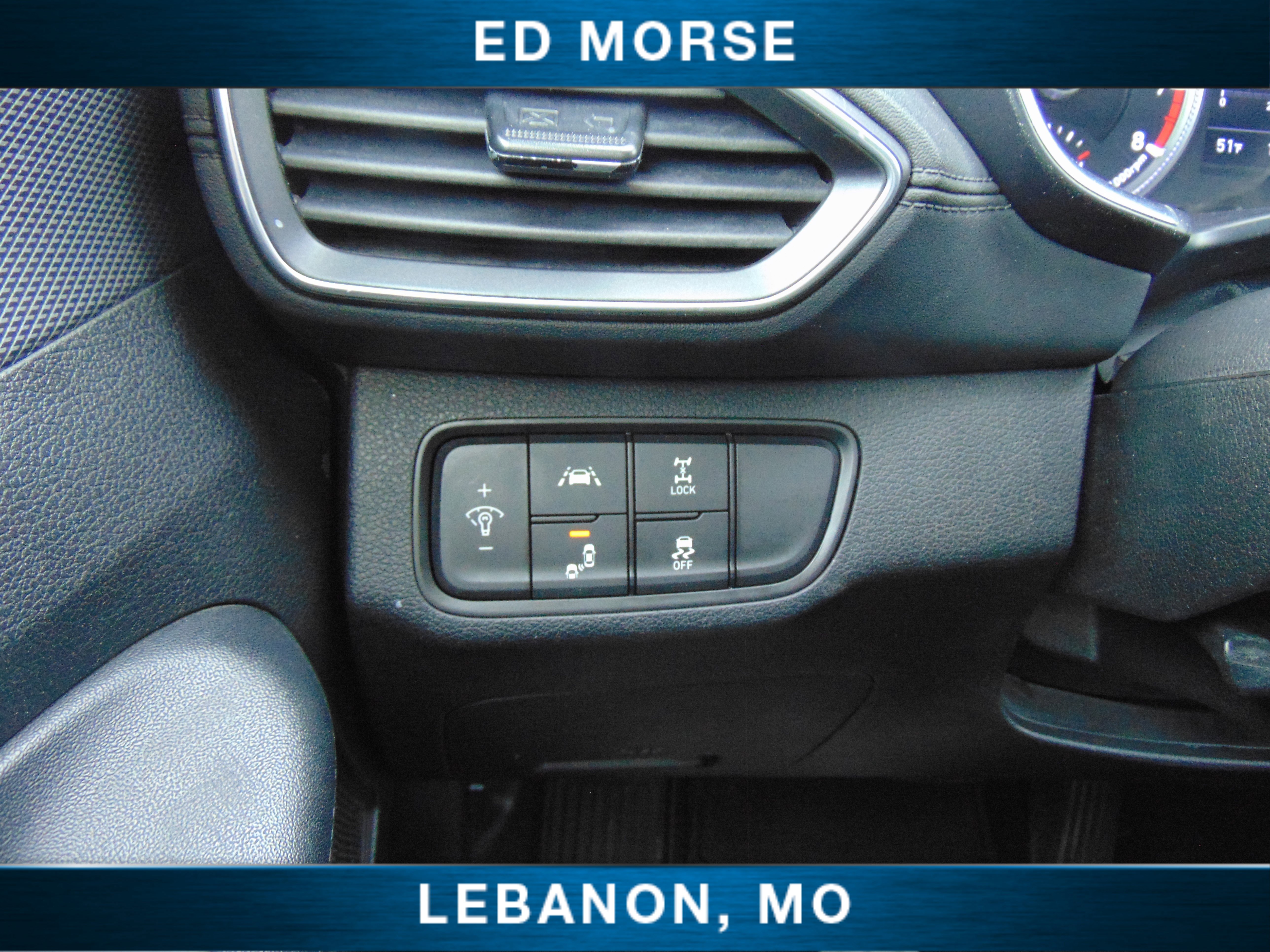 Used 2019 Hyundai Santa Fe SE image 21