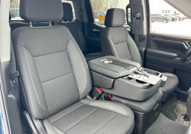 Used 2024 Chevrolet Silverado 1500 LT image 3