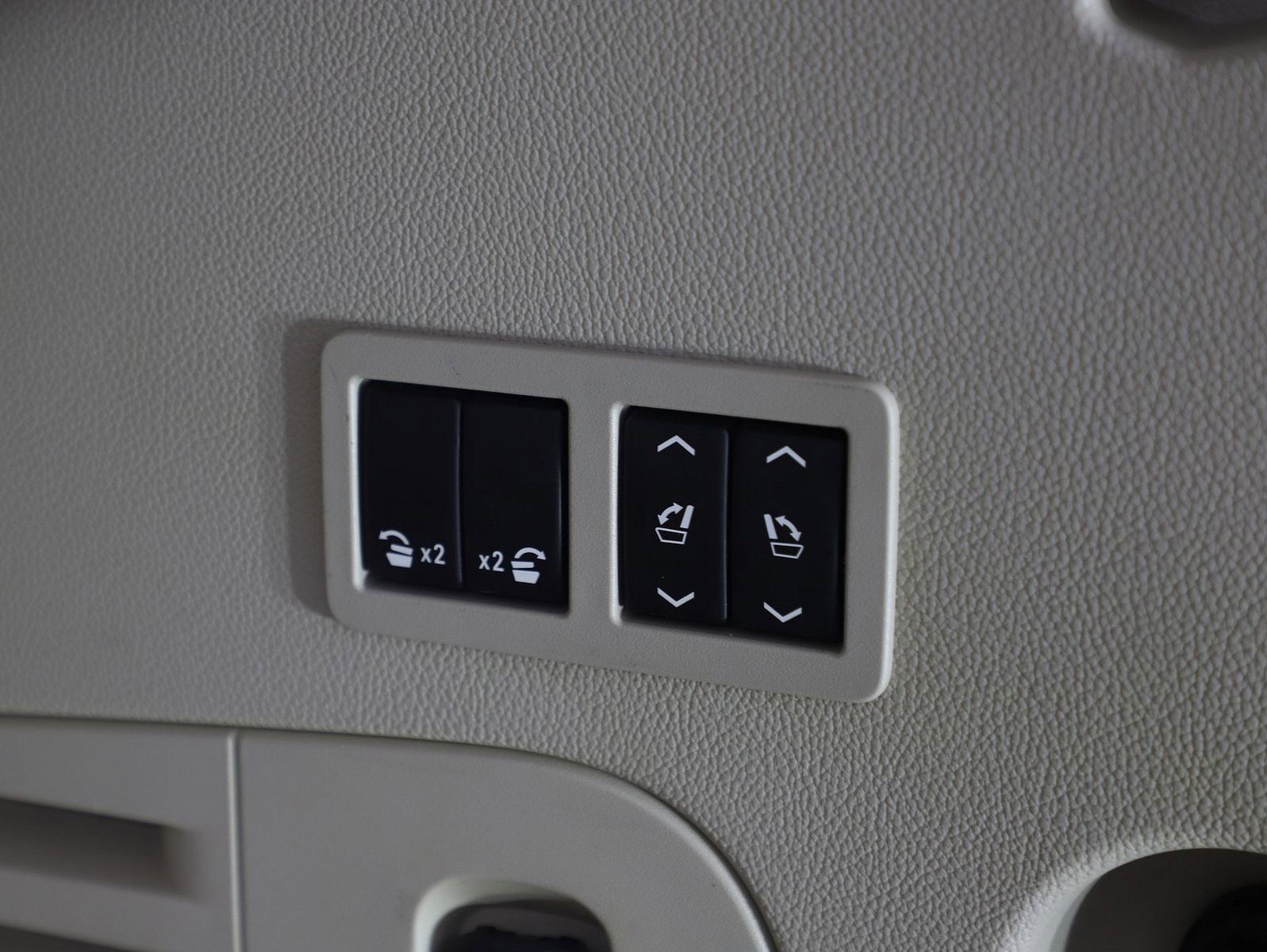 Used 2016 Cadillac Escalade Luxury image 12