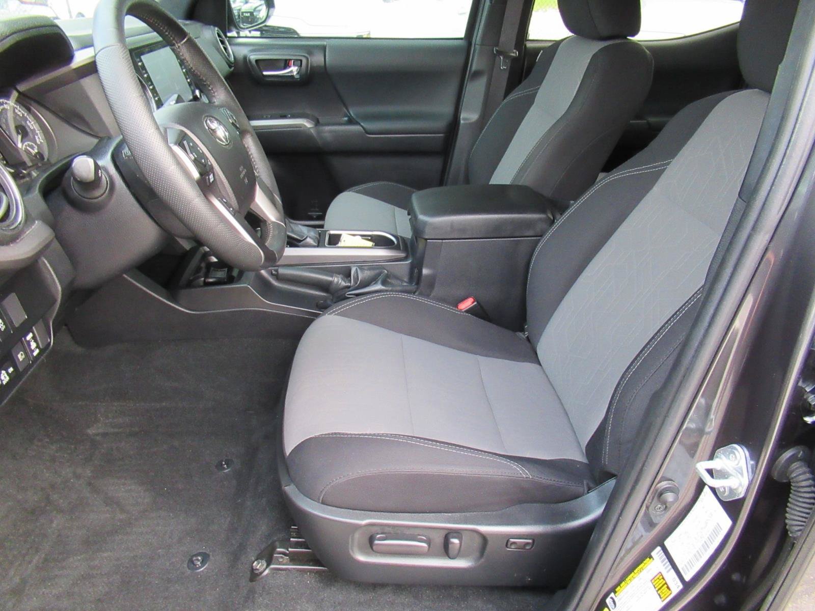 Used 2022 Toyota Tacoma TRD Sport w/ Technology Package RWD image 16