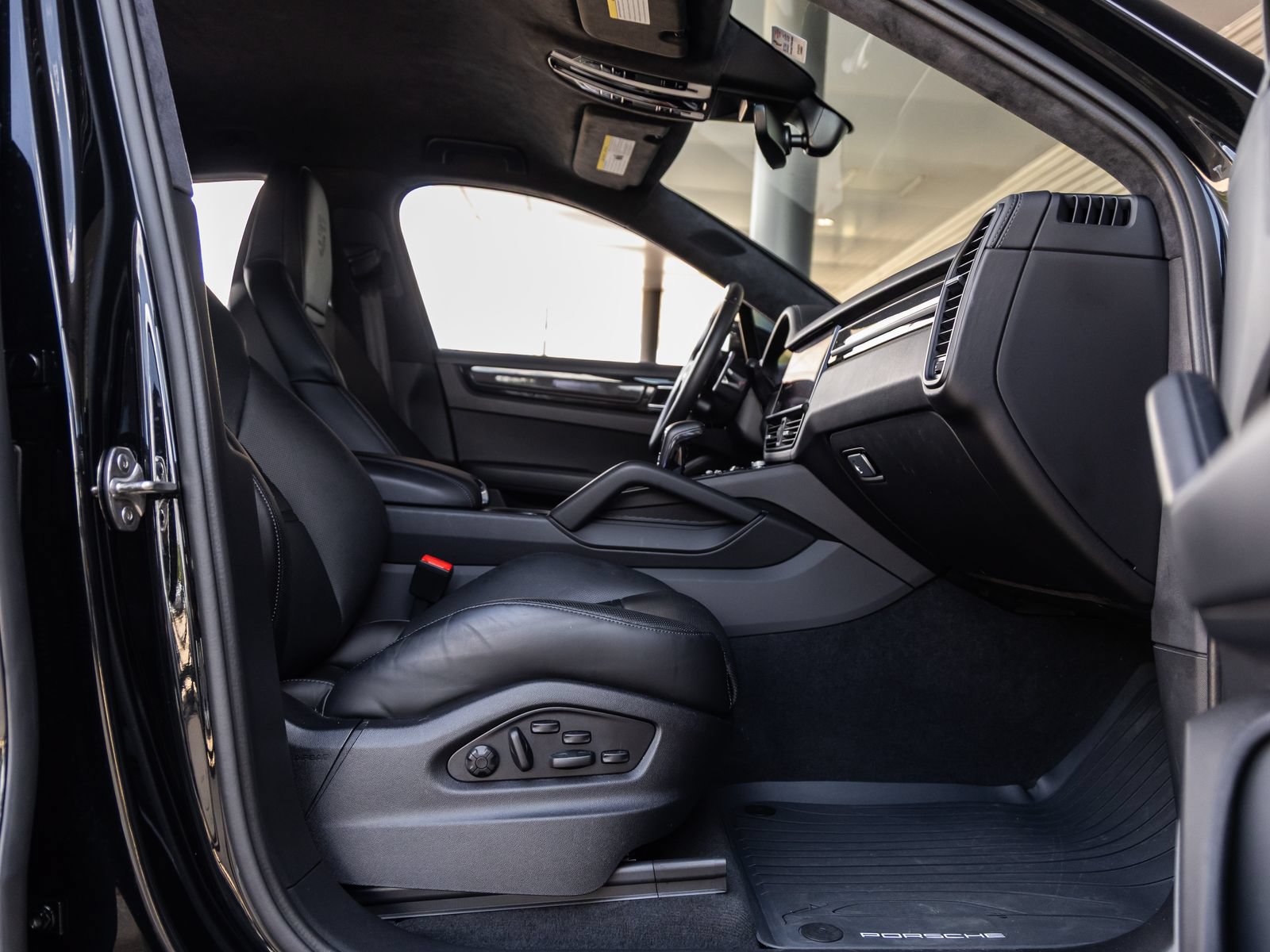 Certified 2023 Porsche Cayenne Turbo GT AWD/4WD image 50