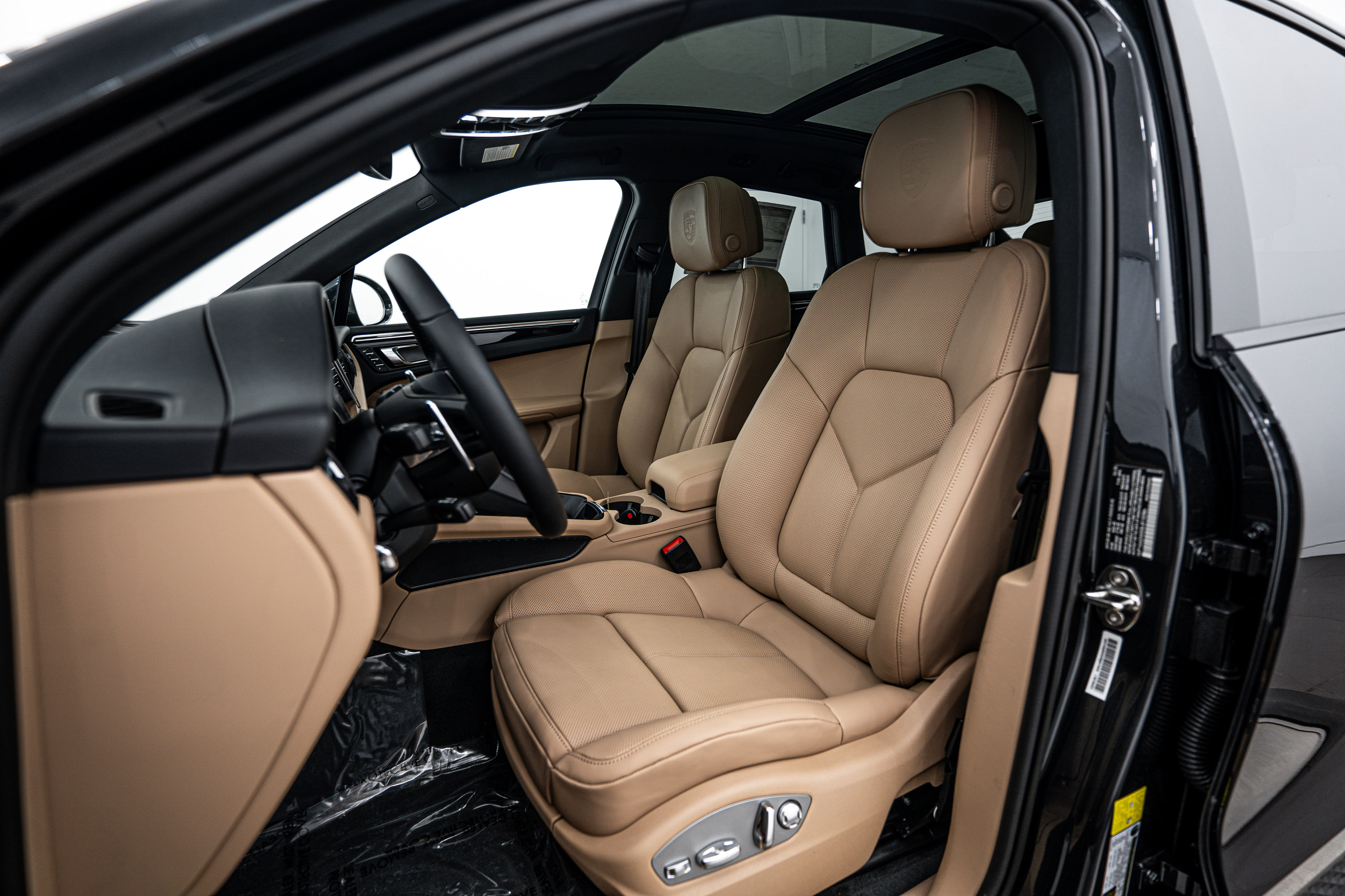 New 2025 Porsche Macan image 5