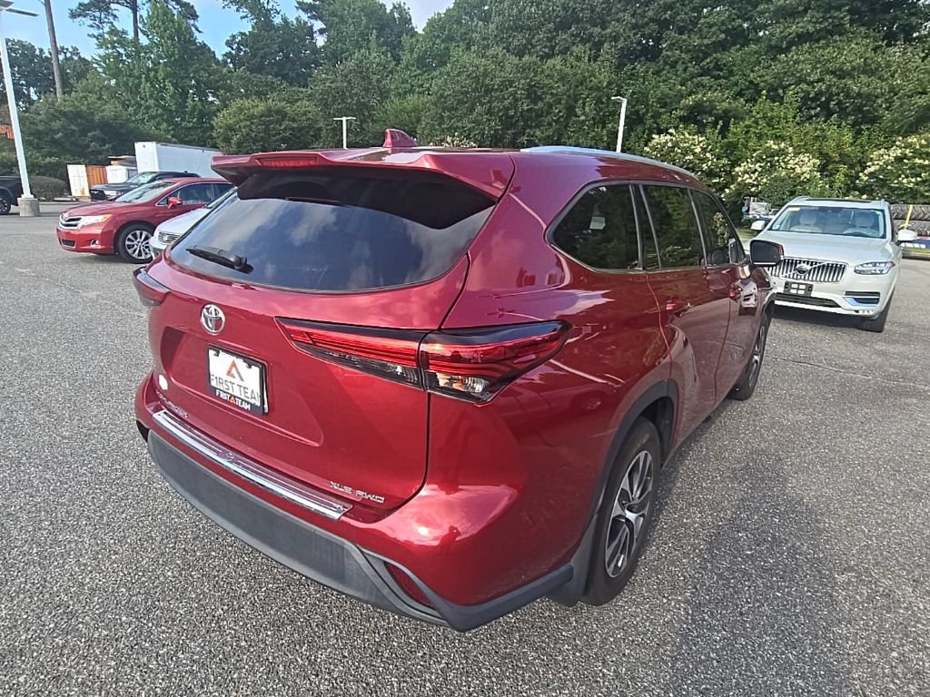 Used 2022 Toyota Highlander XLE AWD/4WD image 5