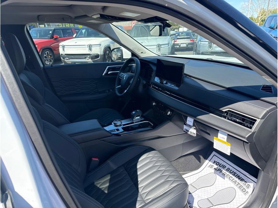 Used 2025 Mitsubishi Outlander SEL image 11