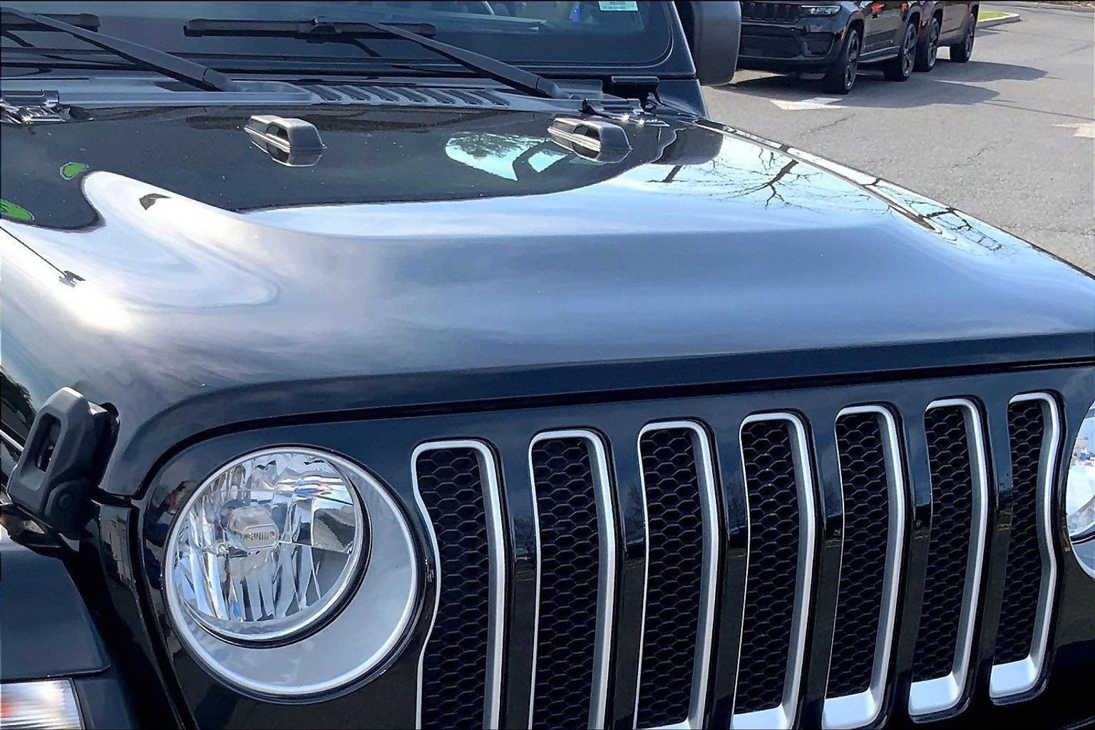 Certified 2022 Jeep Wrangler Unlimited Sahara w/ Cold Weather Group image 28