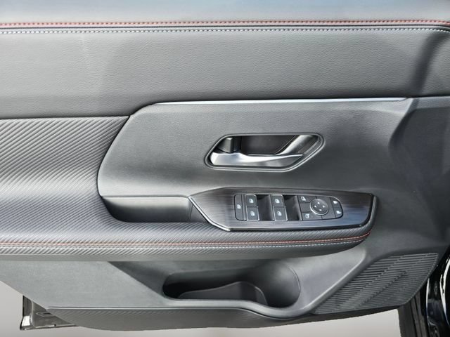 New 2026 Nissan Kicks SR w/ Cold Weather Package FWD image 21