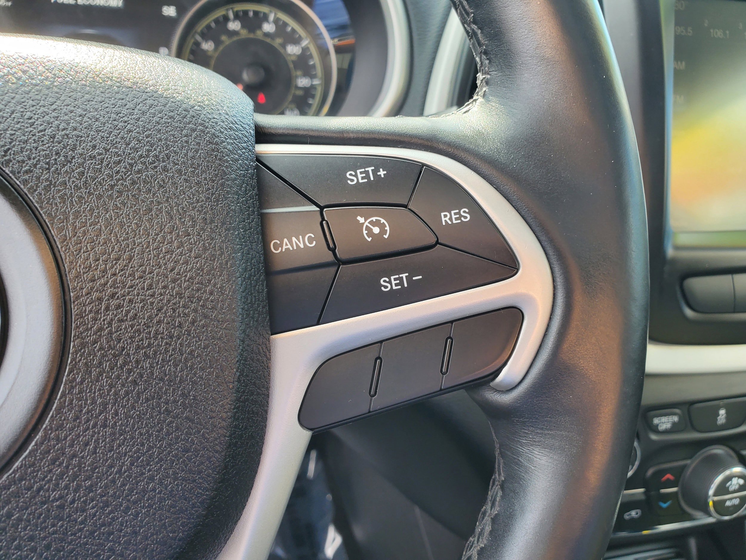 Used 2014 Jeep Cherokee Trailhawk AWD/4WD image 18