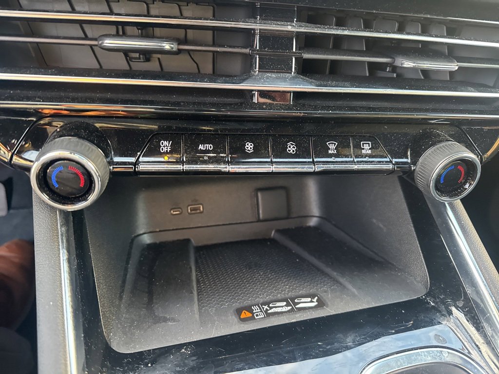 Used 2025 Chevrolet Traverse LT image 15