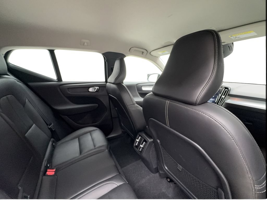 Used 2021 Volvo XC40 T5 Momentum w/ Premium Package AWD/4WD image 26