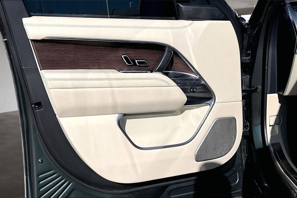 Used 2023 Land Rover Range Rover Autobiography image 18