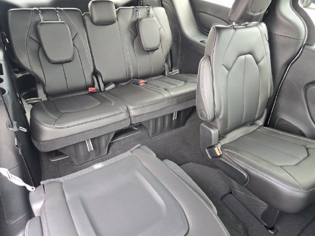 New 2027 Chrysler Pacifica LX FWD image 26