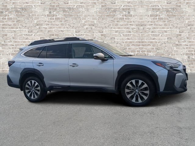 Used 2025 Subaru Outback Touring AWD/4WD image 1