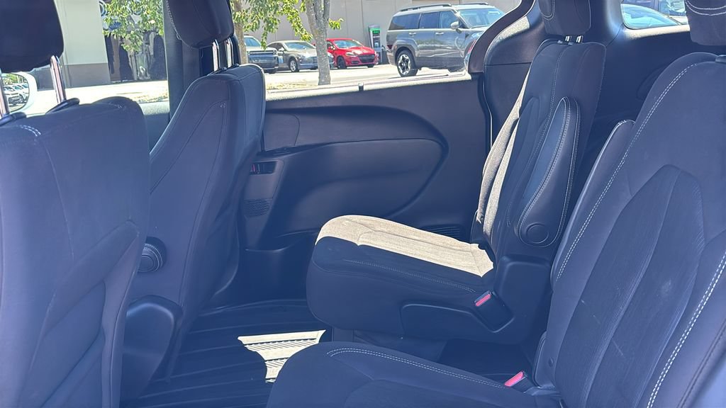 Used 2018 Chrysler Pacifica Touring Plus FWD image 27