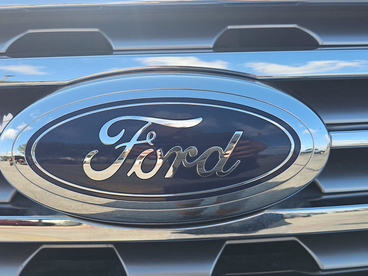 Used 2018 Ford Expedition Limited w/ Equipment Group 301A AWD/4WD image 9
