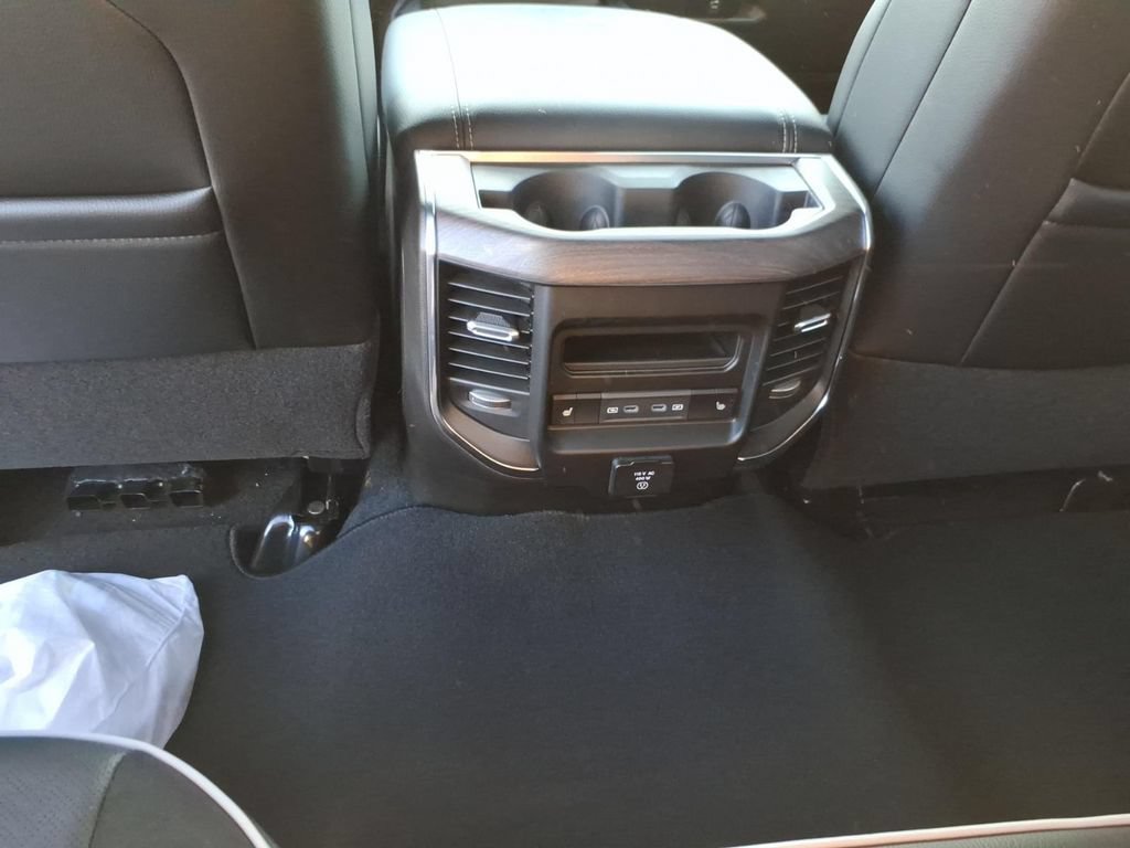 New 2026 RAM 2500 Laramie AWD/4WD image 11