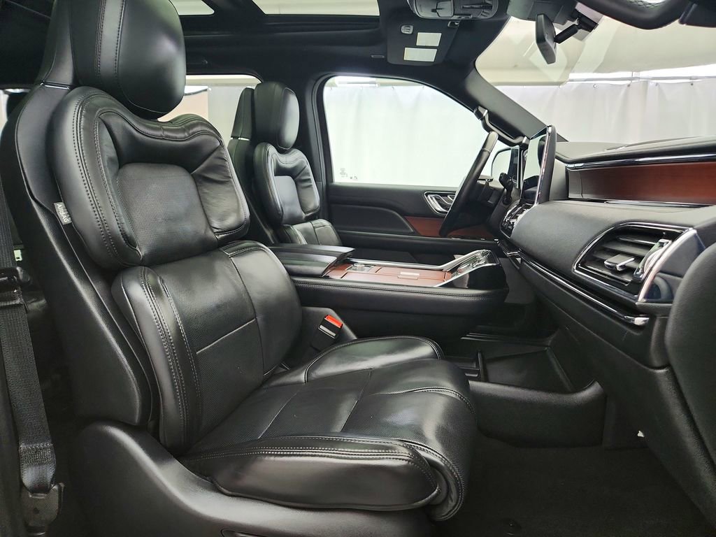 Used 2020 Lincoln Navigator Reserve w/ Luxury Package image 38