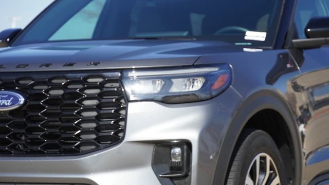 Used 2025 Ford Explorer ST-Line AWD/4WD image 4