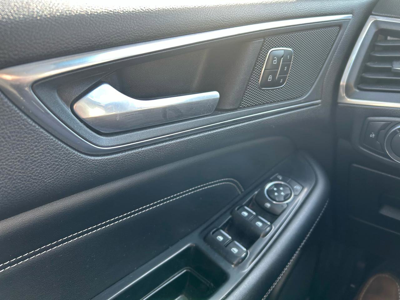 Used 2017 Ford Edge Titanium image 28