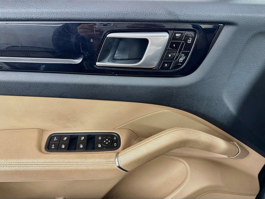 Used 2019 Porsche Cayenne AWD/4WD image 22