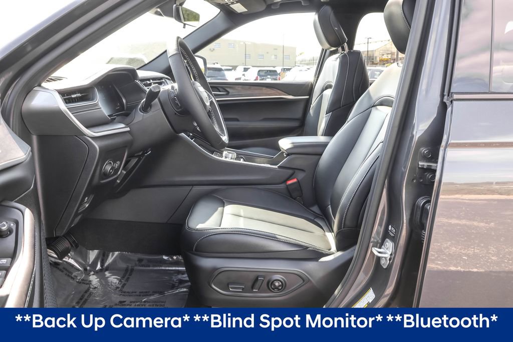 Used 2025 Jeep Grand Cherokee Limited image 6