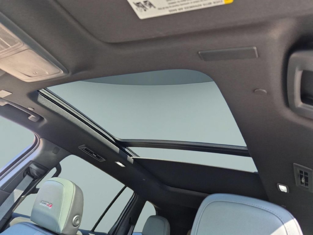 New 2026 GMC Acadia AT4 w/ Luxury Package AWD/4WD image 18