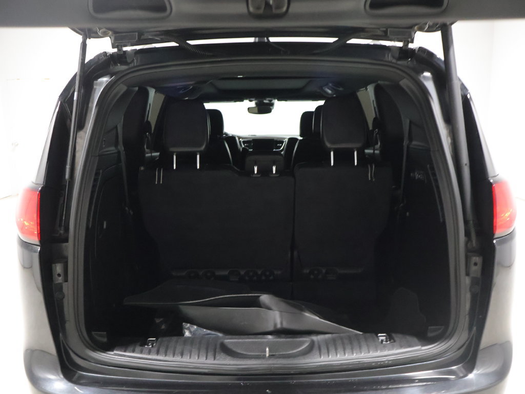 Used 2020 Chrysler Pacifica Limited FWD image 5