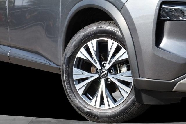Certified 2023 Nissan Rogue SV w/ SV Premium B Package AWD/4WD image 3