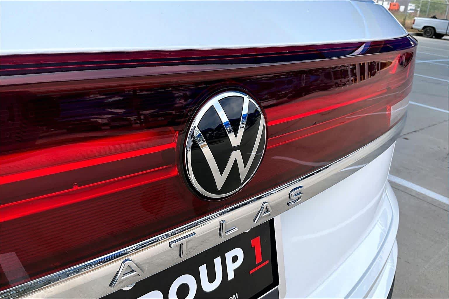 Used 2025 Volkswagen Atlas Cross Sport SE FWD image 30