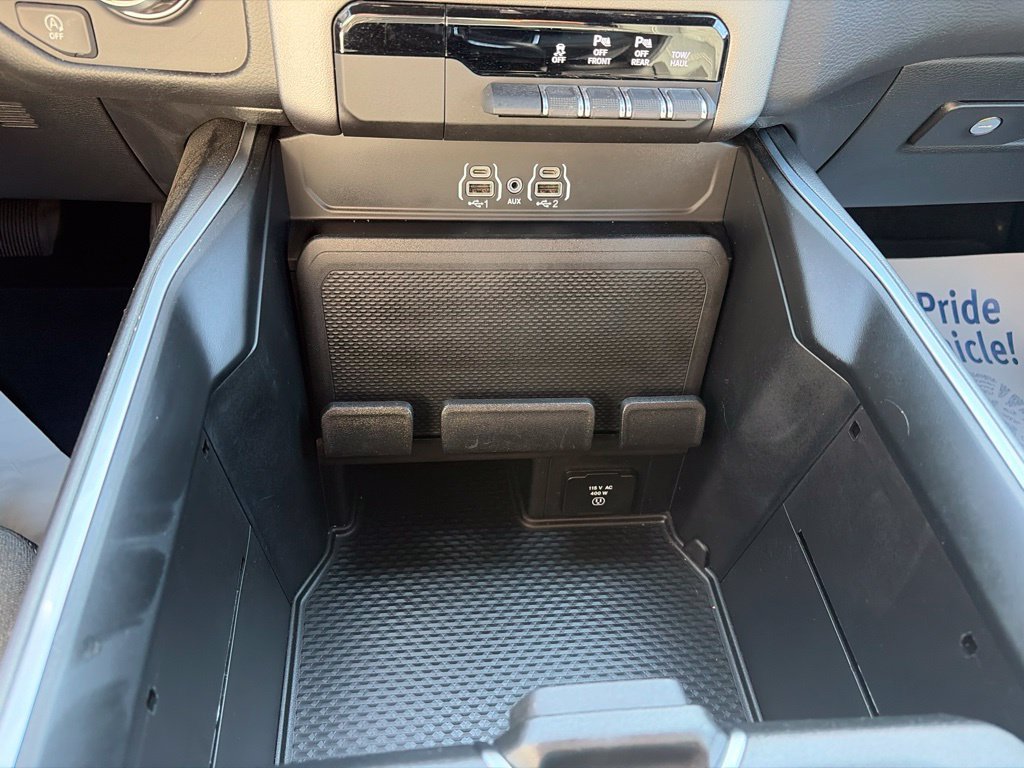 Used 2025 RAM 1500 Big Horn AWD/4WD image 9
