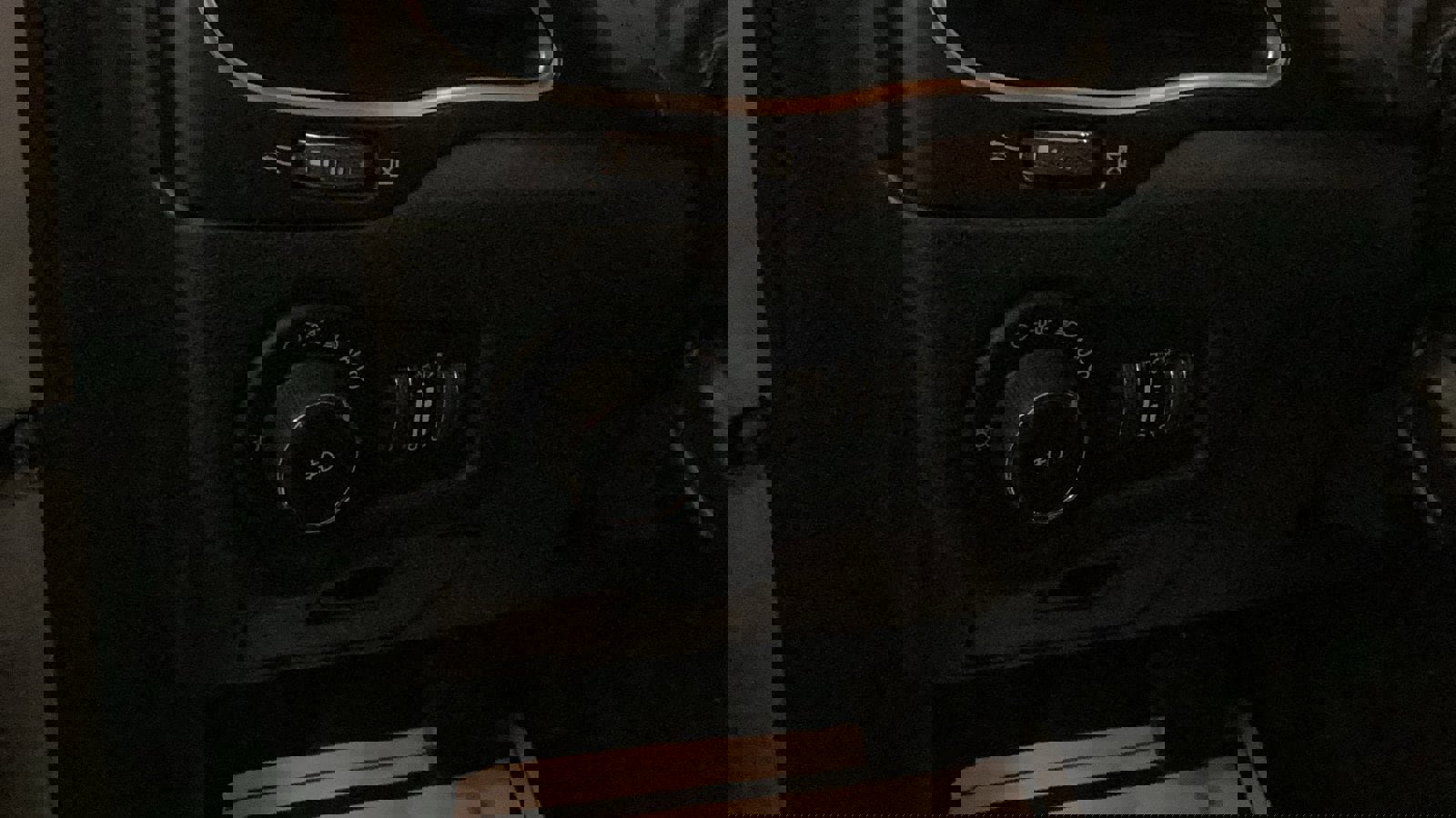 Used 2019 Jeep Cherokee Trailhawk image 19