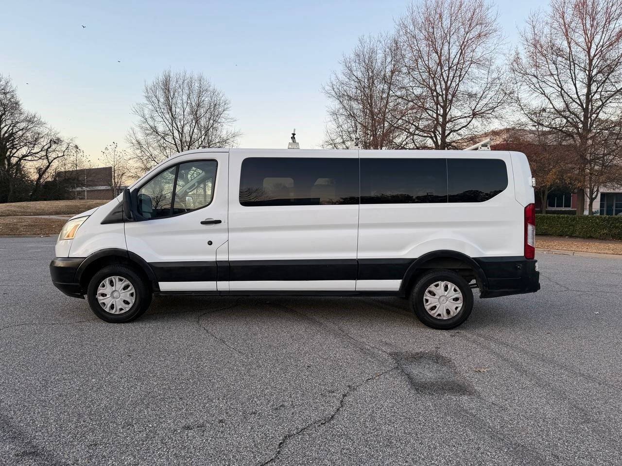 Used 2015 Ford Transit 350 XLT RWD image 3