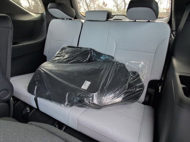 New 2026 Chevrolet Traverse High Country w/ LPO, Floor Liner Package image 9