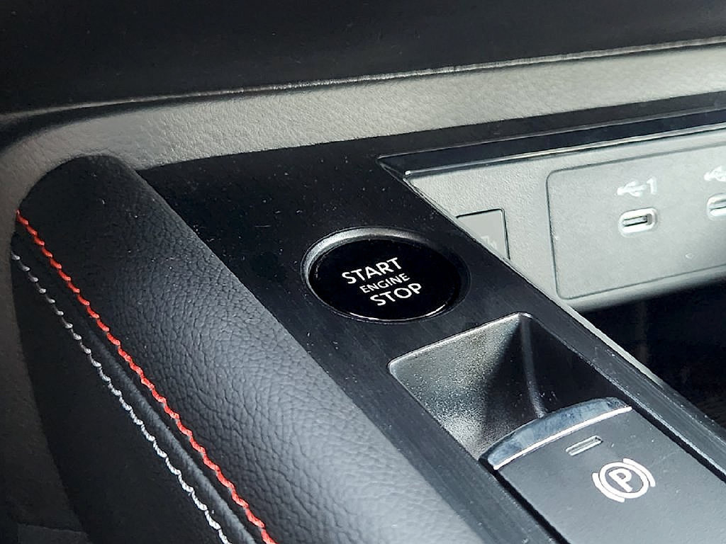 New 2027 Nissan Kicks SR FWD image 19