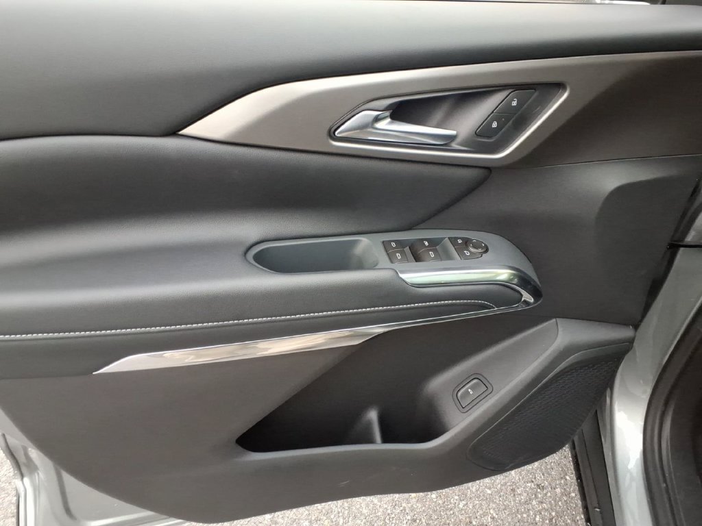 New 2027 Chevrolet Traverse LT w/ Sun and Wheel Package FWD image 13