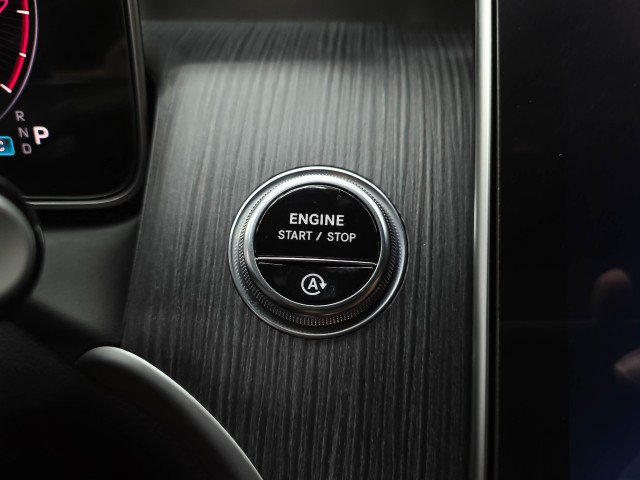 Used 2024 Mercedes-Benz GLC 300 4MATIC image 26