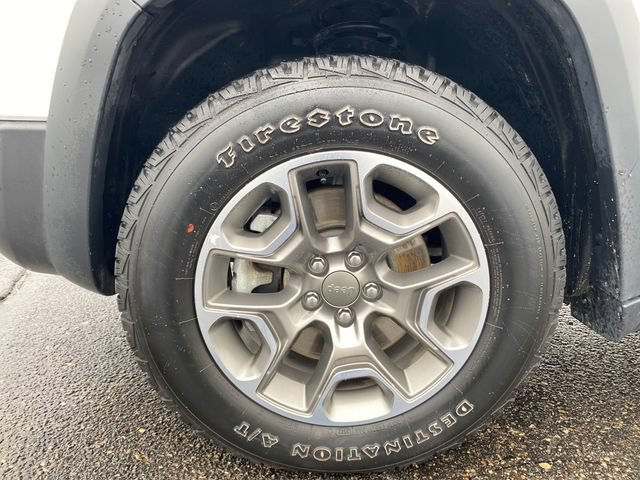 Used 2022 Jeep Cherokee Trailhawk AWD/4WD image 22