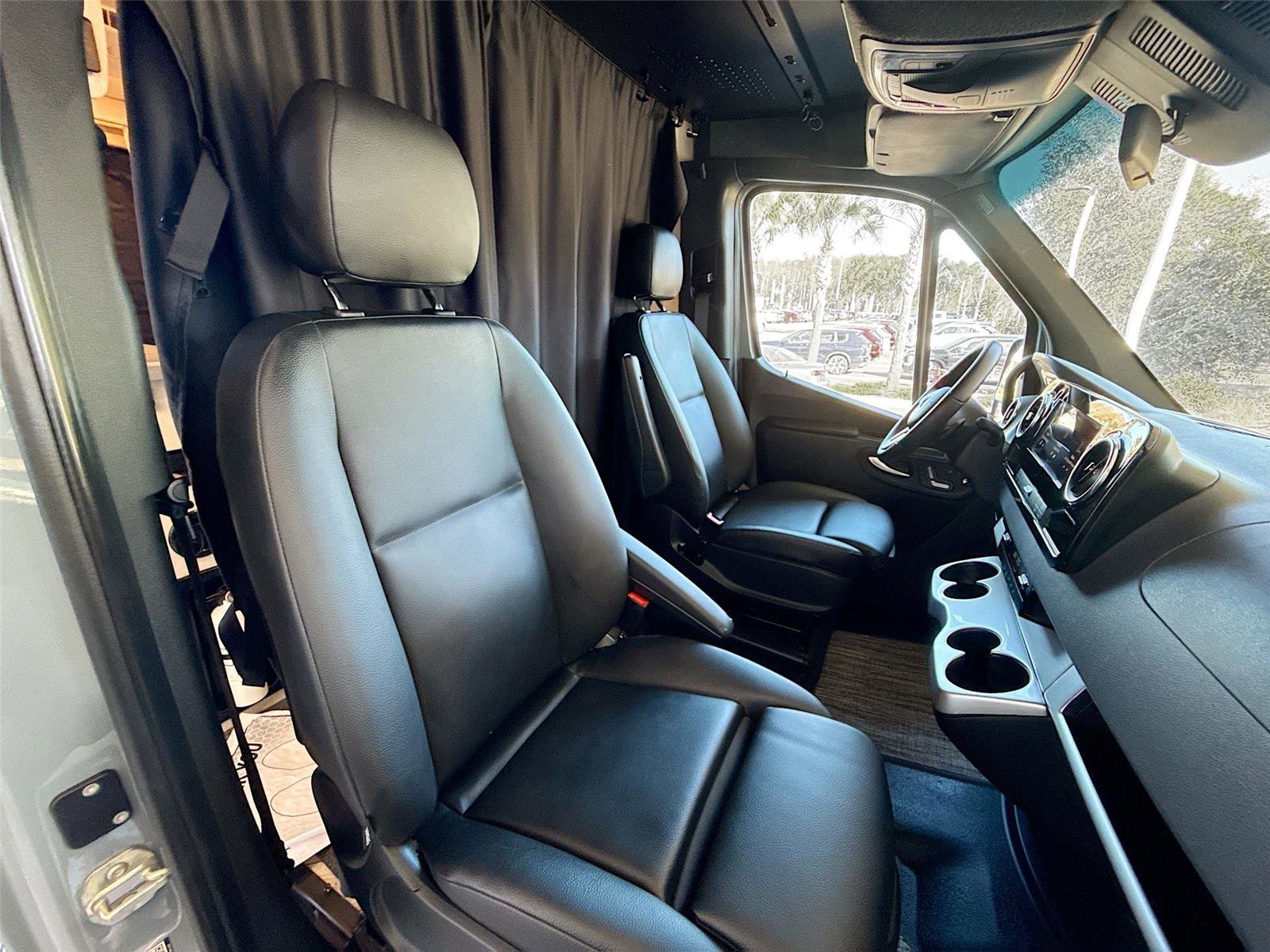 Used 2023 Mercedes-Benz Sprinter 2500 image 32