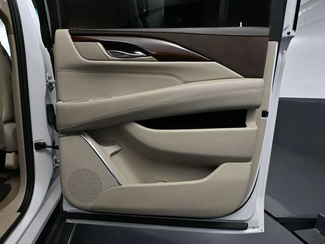 Used 2017 Cadillac Escalade ESV 4WD image 44