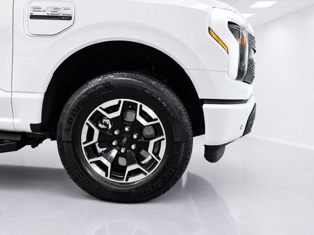 Used 2022 Ford F150 Lightning XLT AWD/4WD image 8